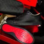El enigma de la suela roja: ¿un símbolo de elegancia o mera estrategia de marketing?