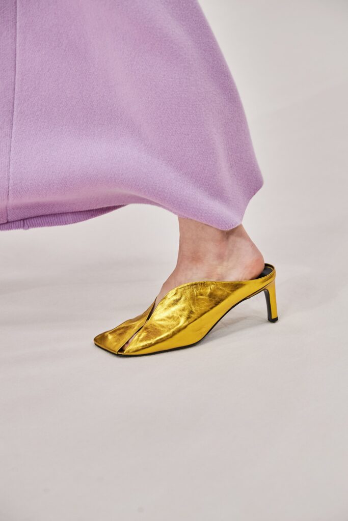 Interpretaciones y Significados de los Zapatos de Oro: Un Debate Argumentativo